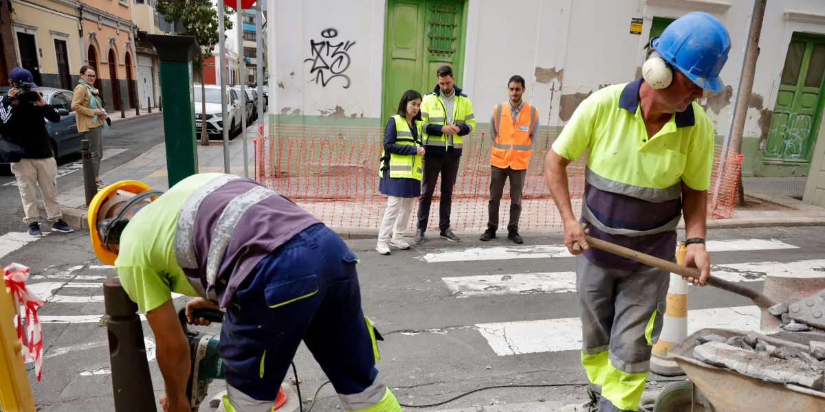 Imagen del asfaltado de calles en Las Palmas de Gran Canaria en la zona de Alcaravaneras  AYUNTAMIENTO DE LAS PALMAS DE GRAN CANARIA