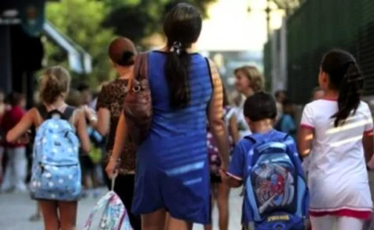 Familia con hijos e hijas / EUROPA PRESS