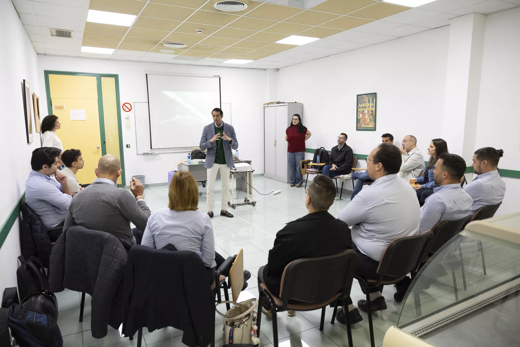 HiperDino impulsa el liderazgo entre su personal con jornadas formativas y asesoramiento. AH