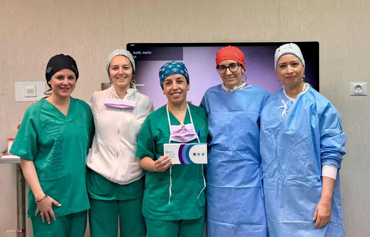 Los profesionales del servicio de Oftalmología han implantado por primera vez en Canarias el dispositivo trabecular denominado Istent Infinite. AH