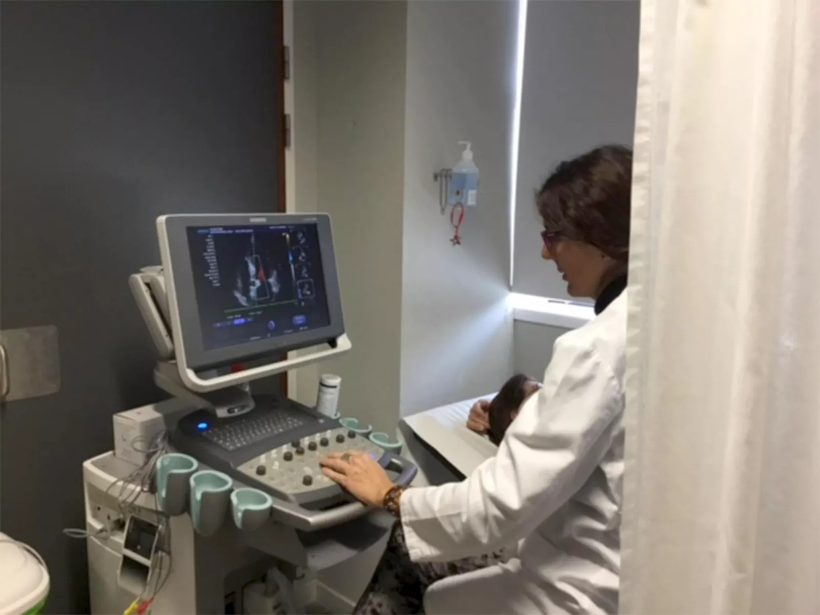 Uso de ecógrafo en el SCS. / SANIDAD DEL GOBIERNO DE CANARIAS