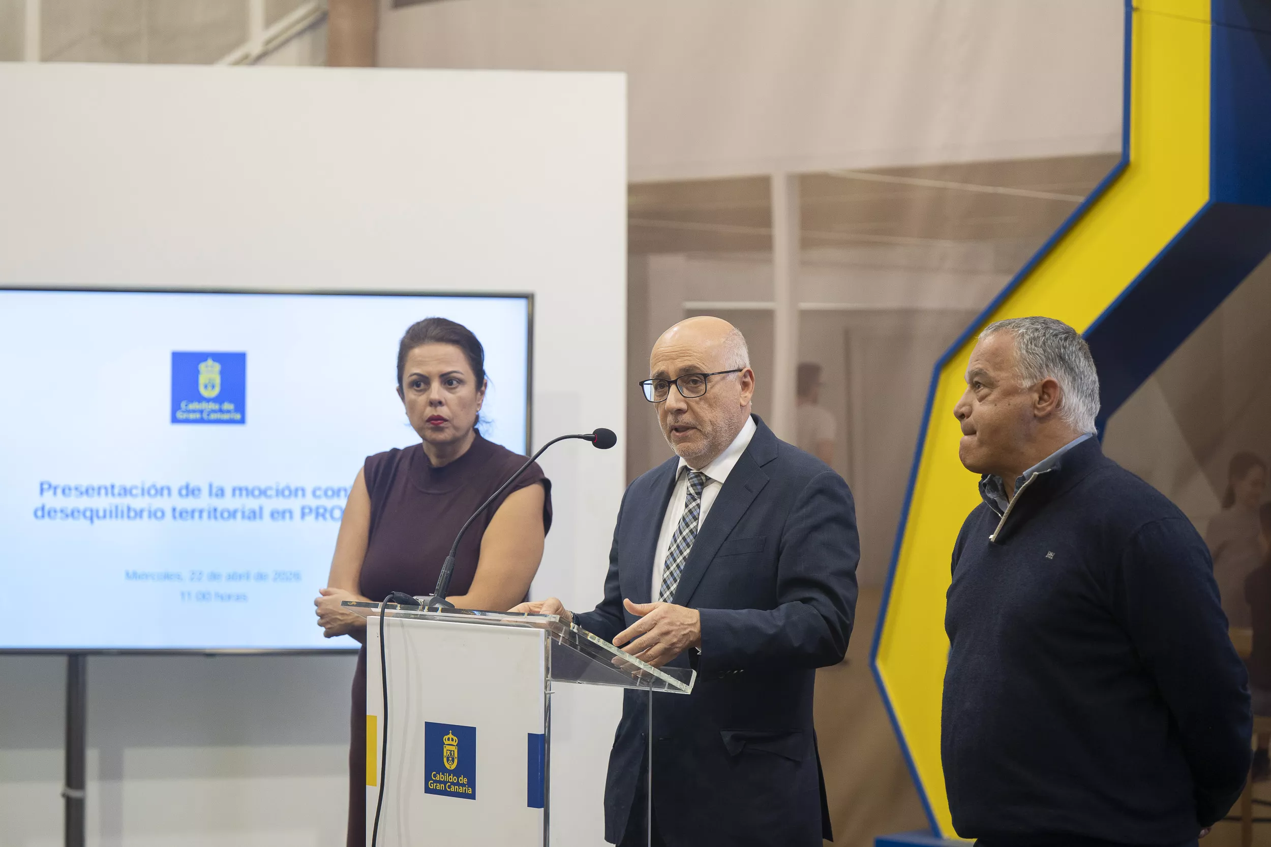 Minerva Alonso, Antonio Morales y Cosme García. CABILDO DE GRAN CANARIA