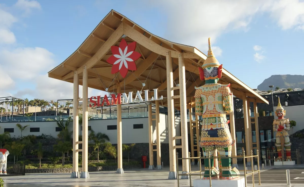 Entrada al centro comercial Siam Mall, en Adeje (Tenerife)./ SAN JOSÉ