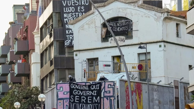 Casa okupada en Barcelona. / EFE