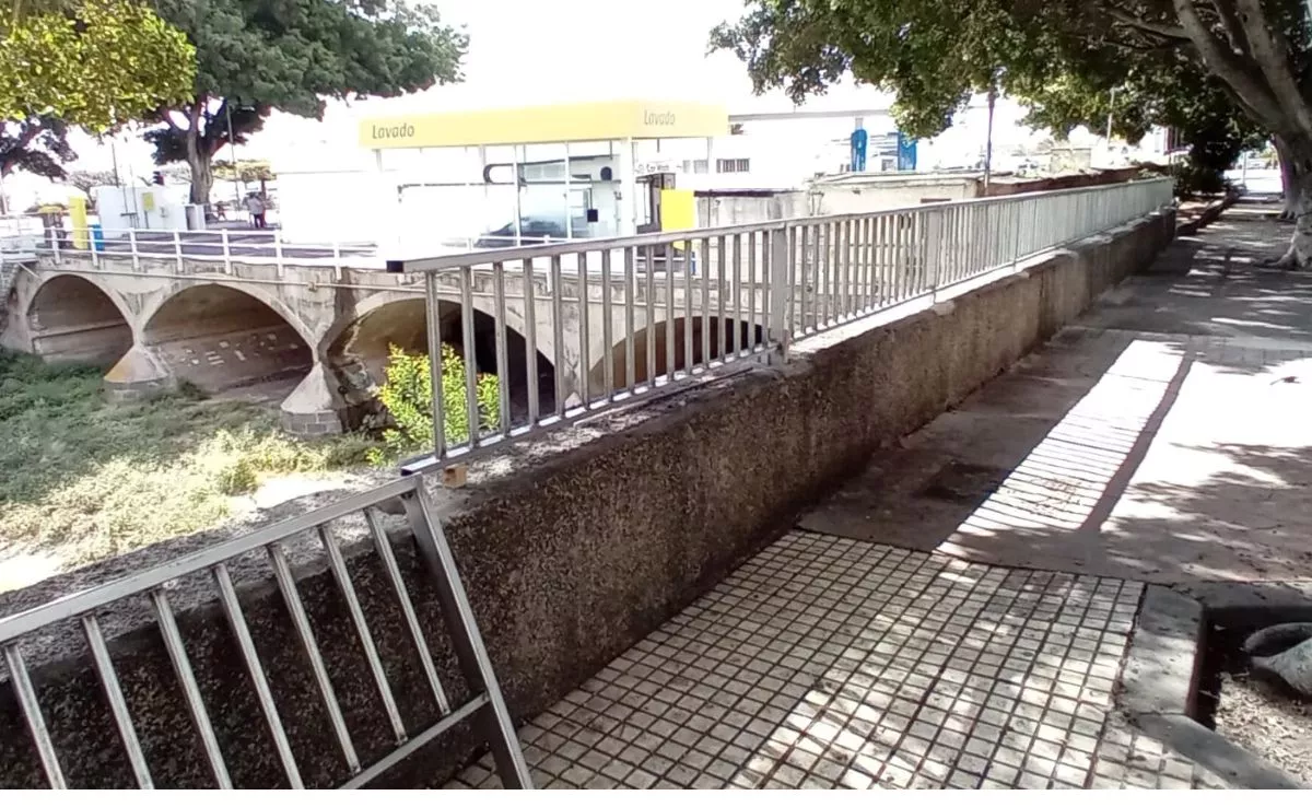 Vallado del muro del barranco de Tahodio, en Santa Cruz de Tenerife, a su paso por Residencial Anaga|AH