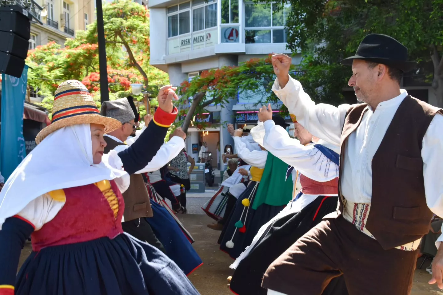 Santa Cruz activa un ciclo folclórico por distritos con actuaciones durante todo 2026. AH