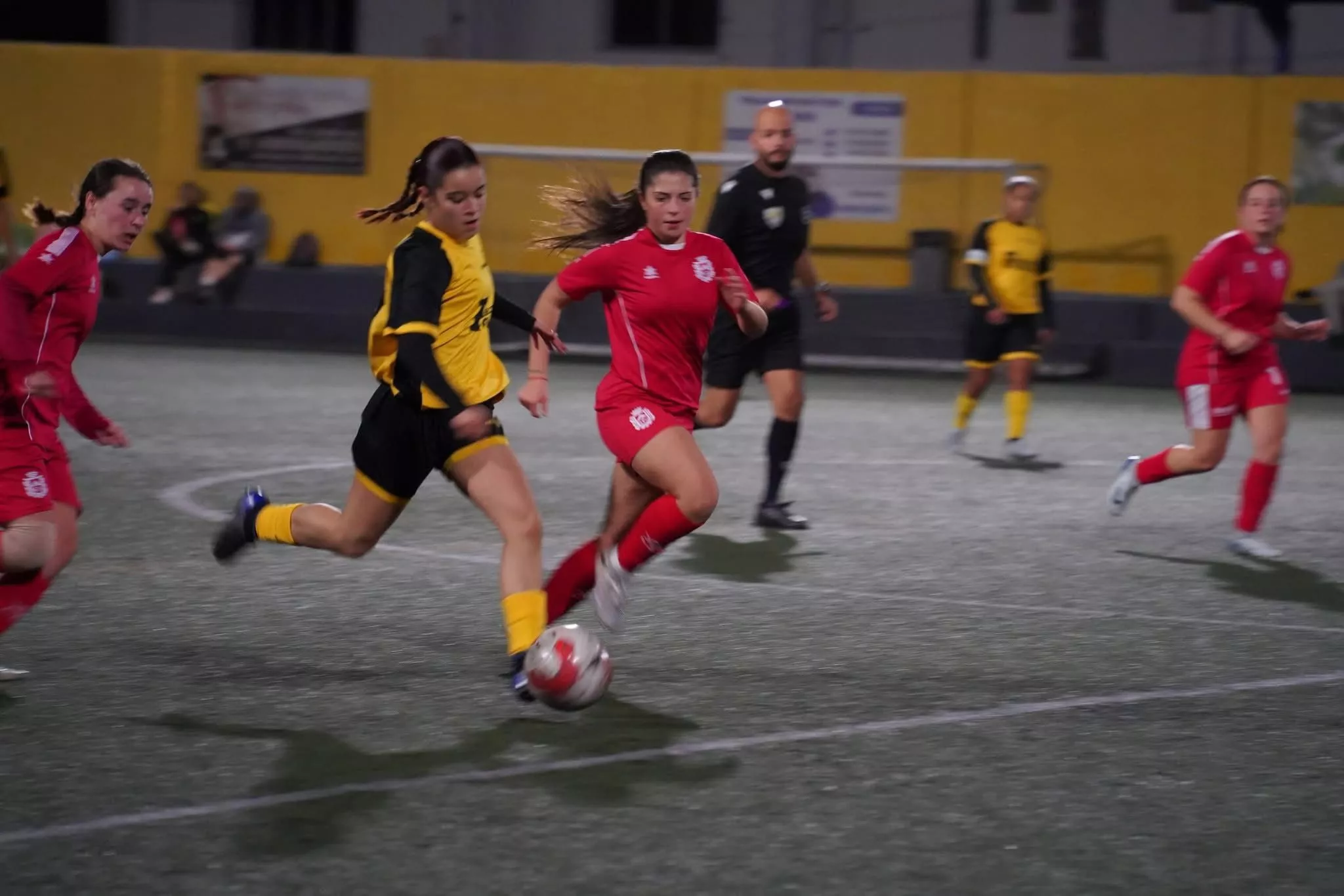Un partido de fútbol base femenino en Gran Canaria. AH