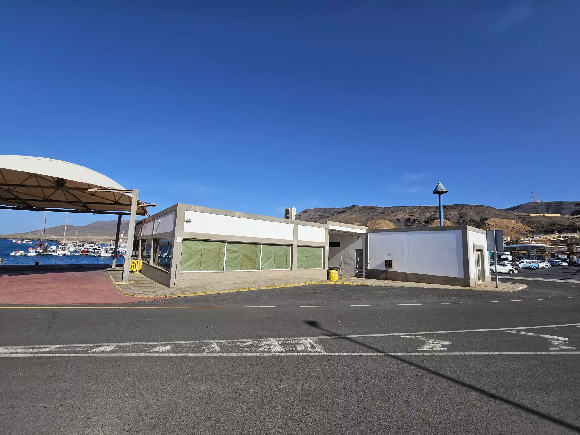 Puertos Canarios licita el derribo de la antigua gasolinera de Morro Jable. AH