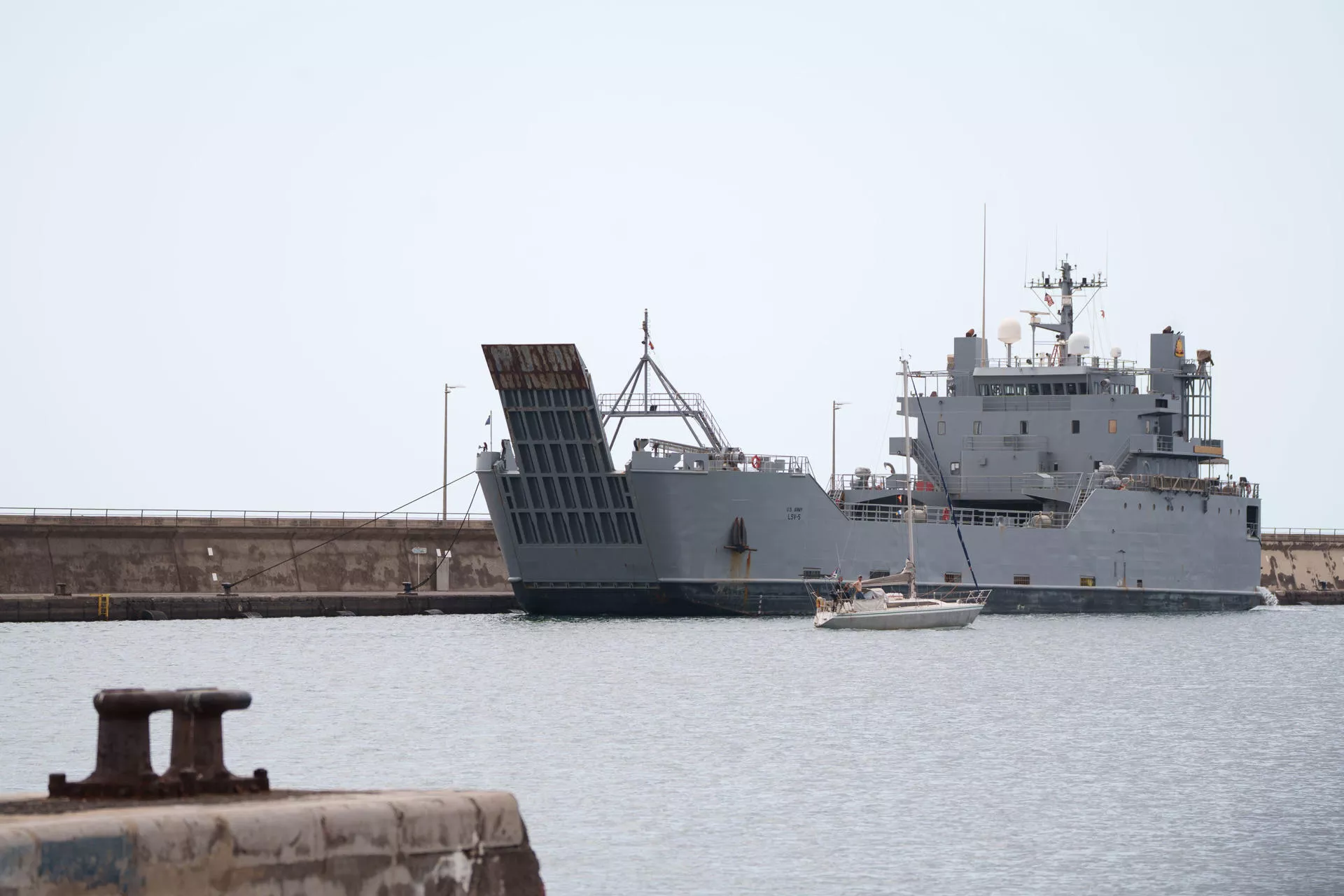 El buque de operaciones Major General Charles P. Gross. / EFE - RAMÓN DE LA ROCHA