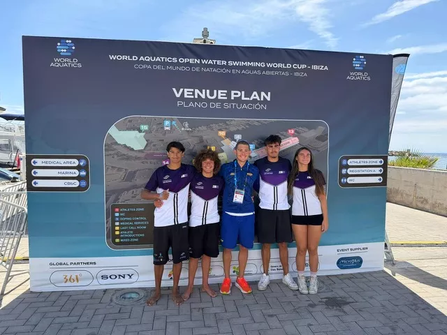 Parte del equipo del CN Las Palmas que participó en la Copa del Mundo de aguas abiertas. / AH