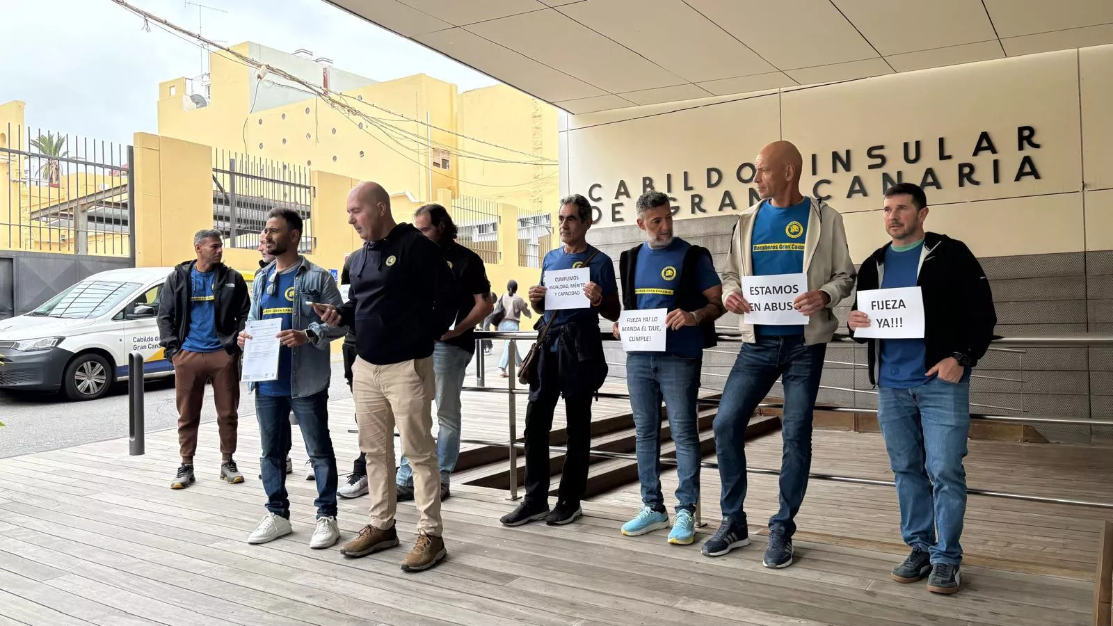 Bomberos interinos reclaman al Cabildo su estabilización tras años en “abuso de temporalidad”. CEDIDA