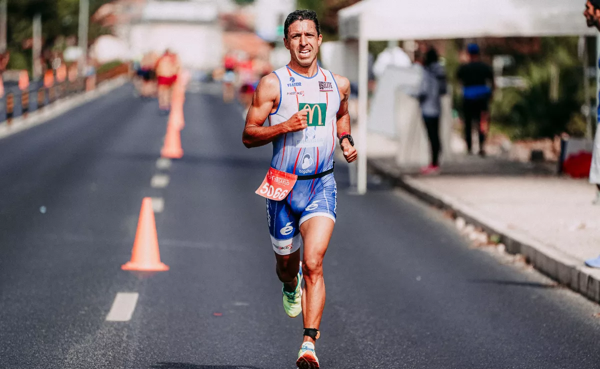 Imagen de un corredor en una competición / CANVA
