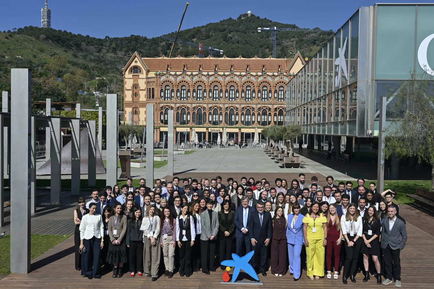 Foto de familia de los becados por Fundación "la Caixa"