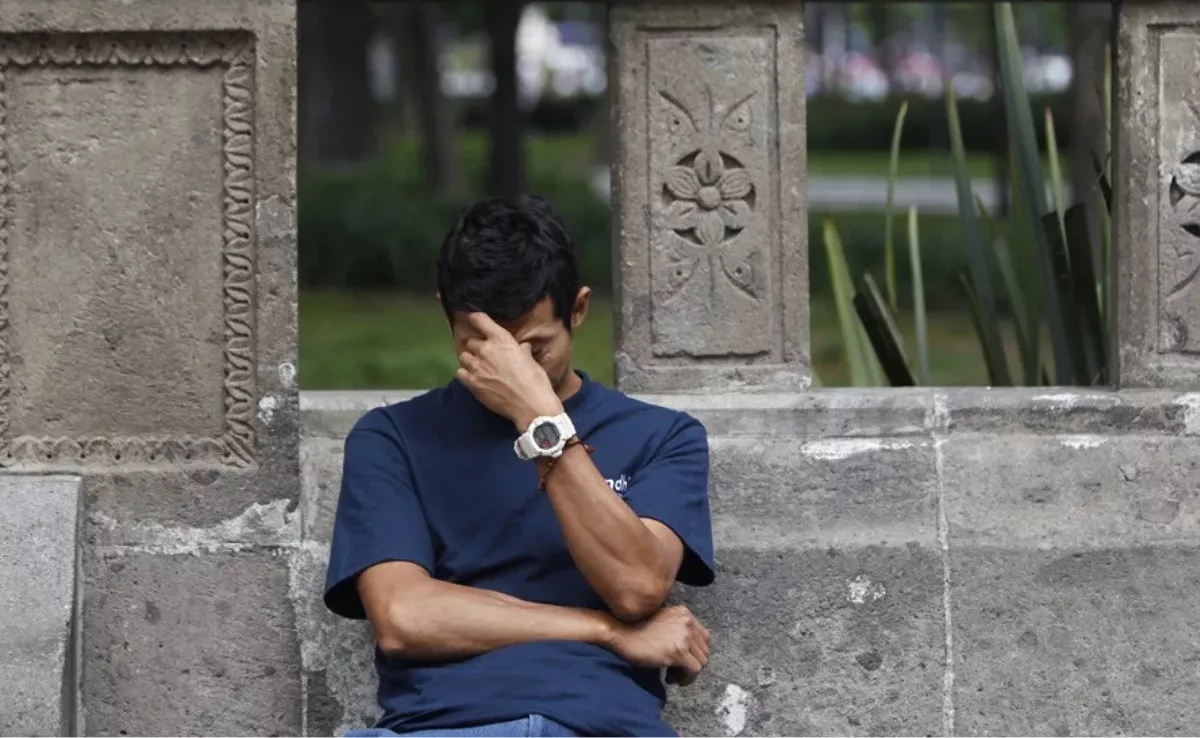 Una persona padeciendo migraña / AH
