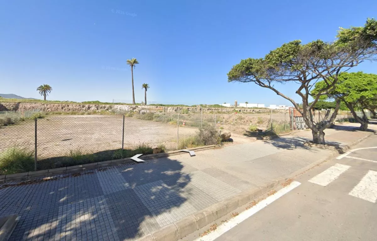 Solar cercano al cementerio de San Lázaro, donde se pretendía instalar una gasolinera. EARTH