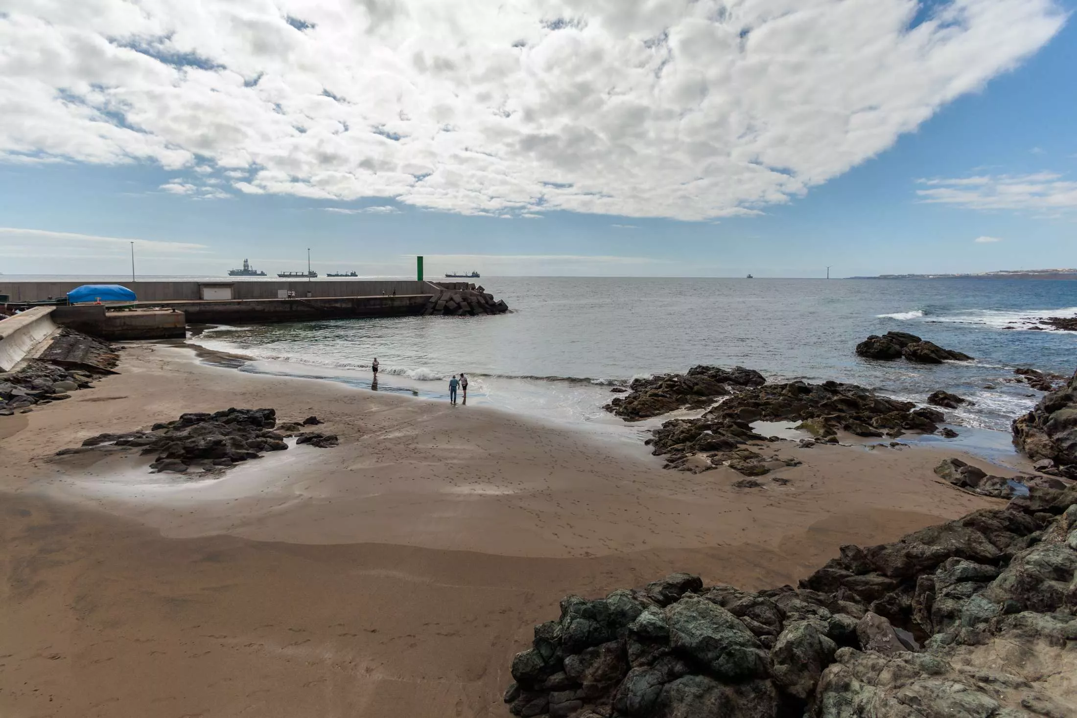 Imagen general de la playa de La Puntilla en el barrio de San Cristóbal. AH