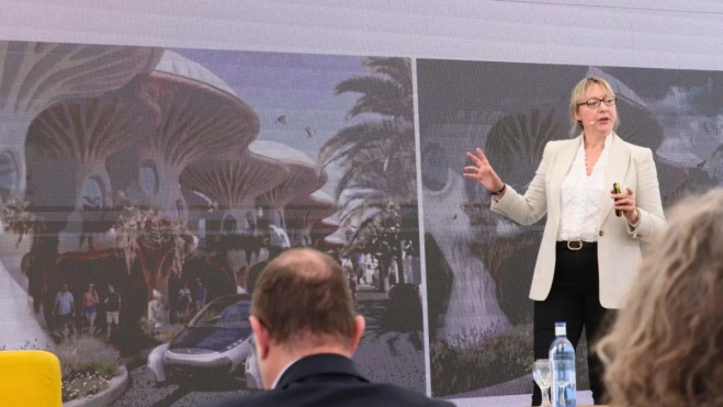 Melisa Sterry, científica, diseñadora, estratega y futurista en la II Jornada Ciudad 360º Innovación, comunidad y regeneración urbana.ATLÁNTICO HOY (1)
