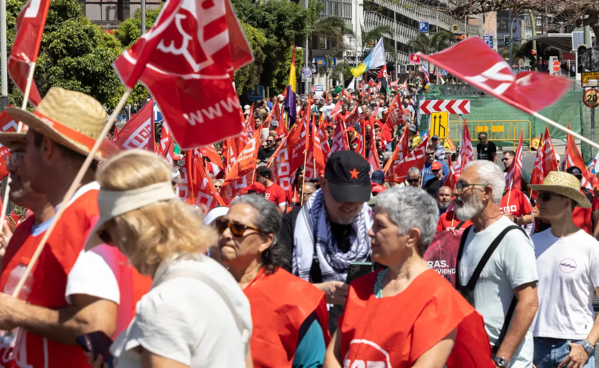 Manifestación del Primero de Mayo en Las Palmas de Gran Canaria / EFE - QUIQUE CURBELO