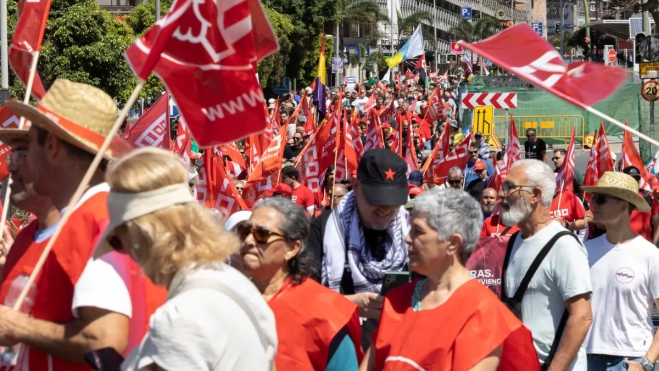 Manifestación del Primero de Mayo en Las Palmas de Gran Canaria / EFE - QUIQUE CURBELO