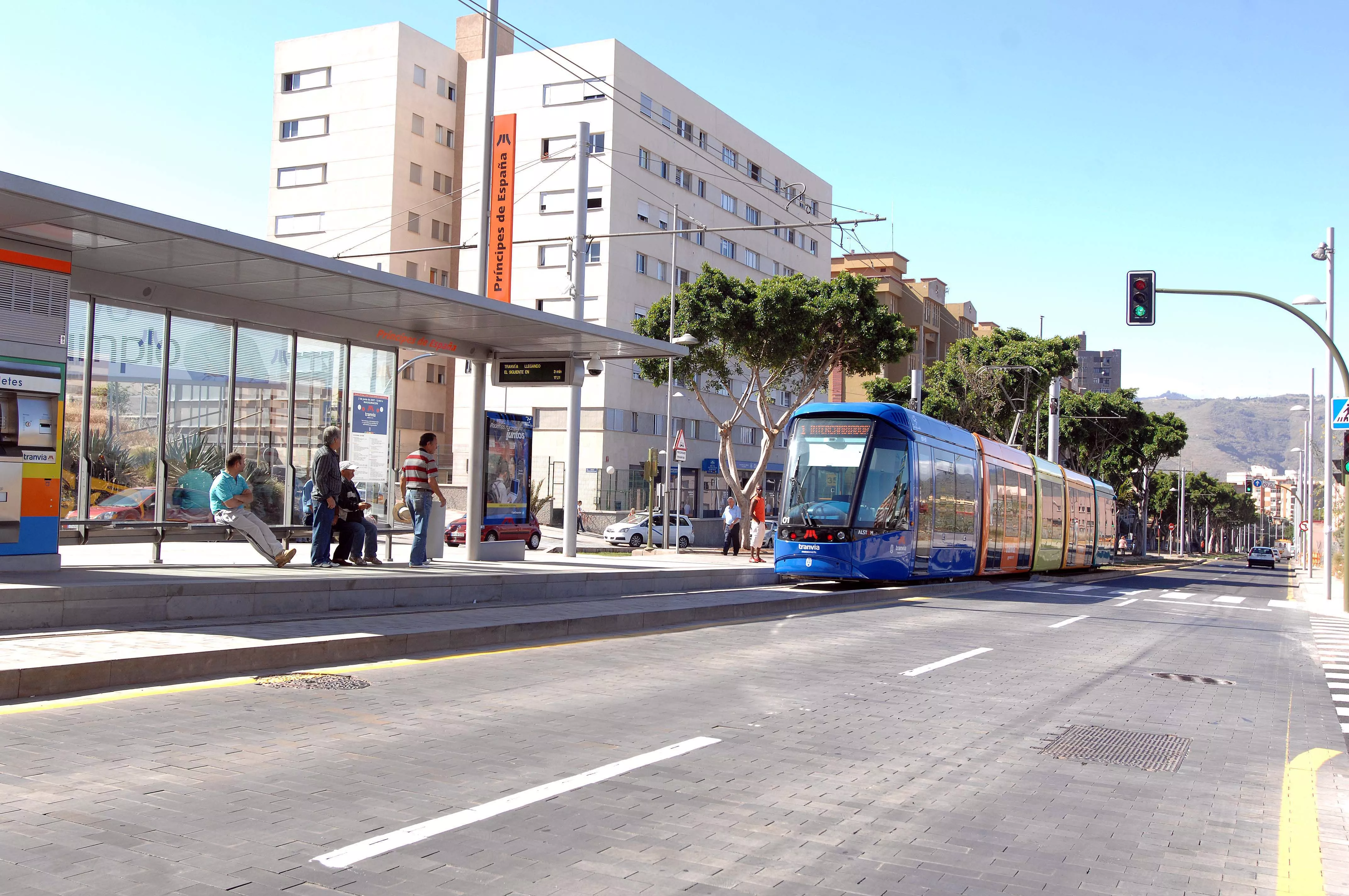 Tranvía en la avenida Islas Canarias./ CEDIDA