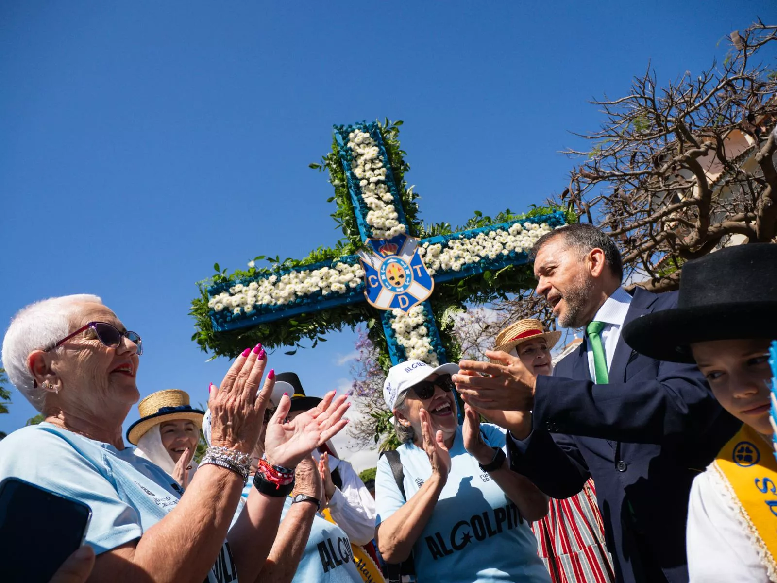 Las Palmitas gana el concurso de cruces de flores naturales en Santa Cruz./ CEDIDA
