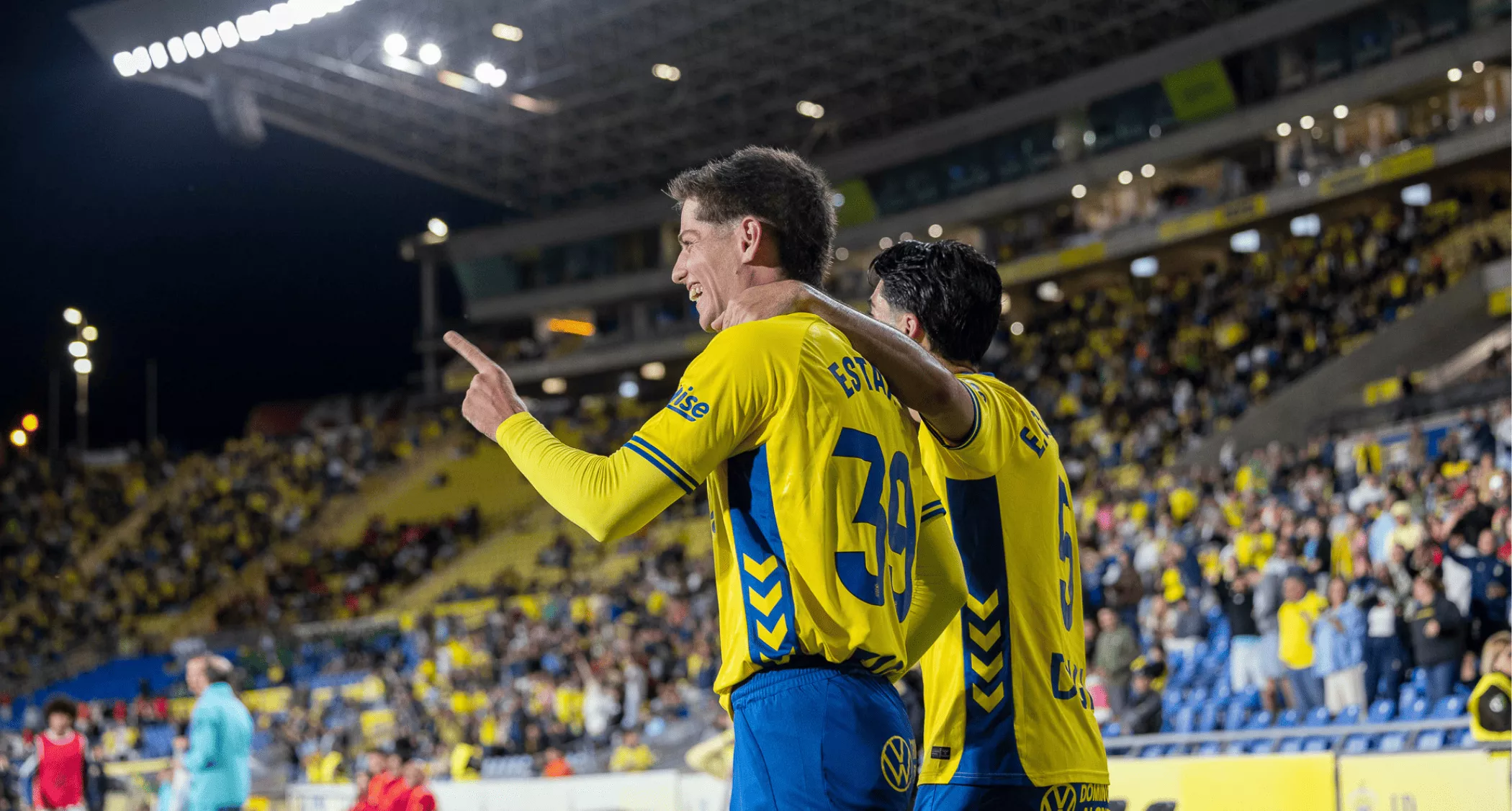 Estanis Pedrola celebra el 2-0 con Clemente. / @UDLP_OFICIAL