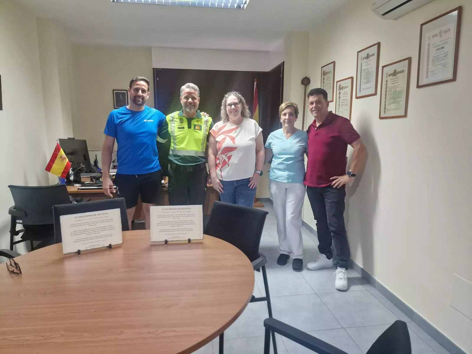 Dos guardias civiles fuera de servicio salvan a un vecino de Arucas tras un atragantamiento. AUGC