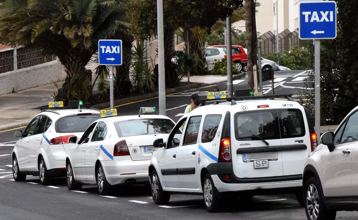 Imagen de unos taxis de Santa Cruz / AYUNTAMIENTO DE SANTA CRUZ DE TENERIFE