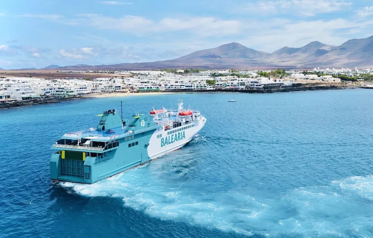 Armas refuerza la línea Lanzarote–Fuerteventura con un ferry de Baleária sustituto por mantenimiento