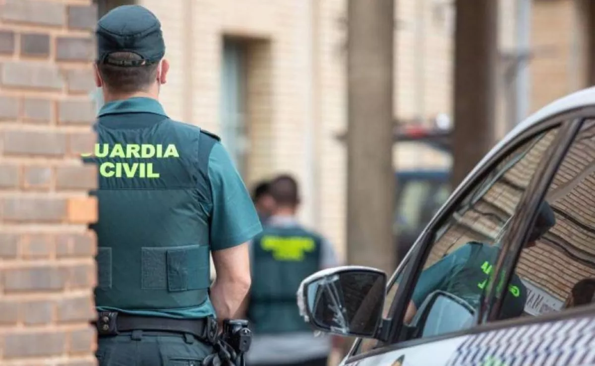 Imagen de unos agentes de la Guardia Civil / AH