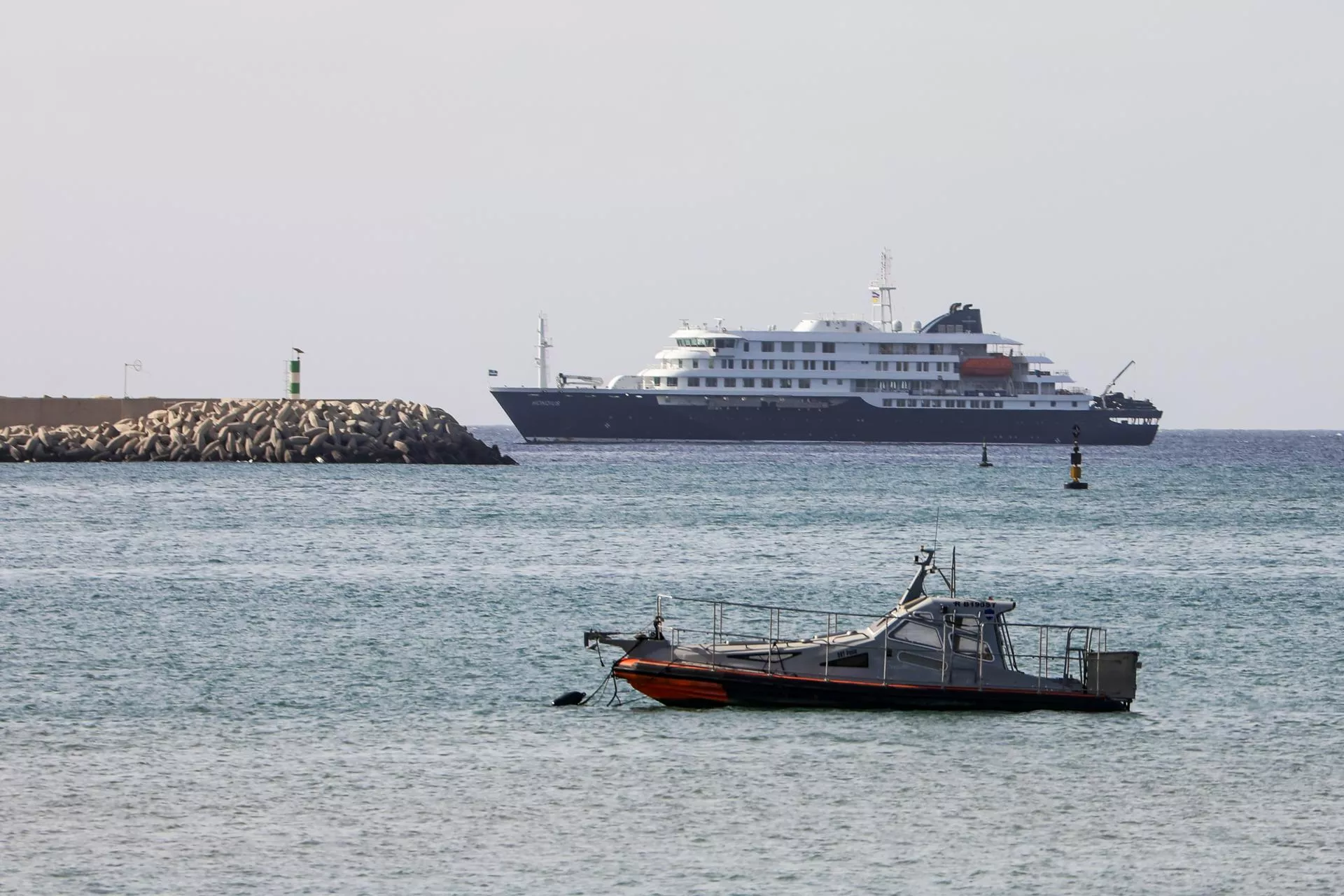 Canarias frente al espejo del ‘Hondius’. / EFE