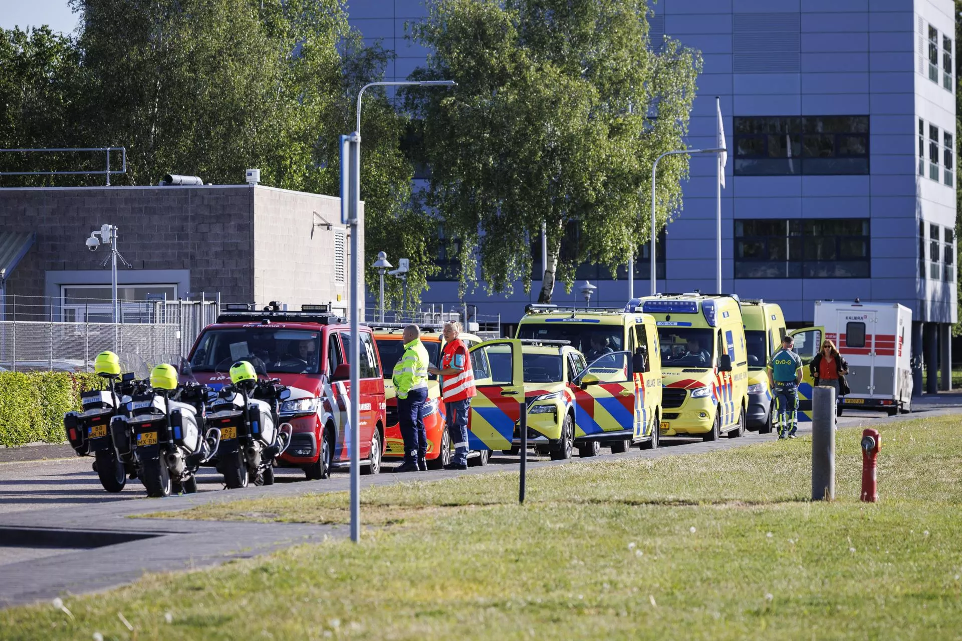 Imagen de ambulancias y policía en Ámsterdam. EFE/EPA/MICHEL VAN BERGEN
