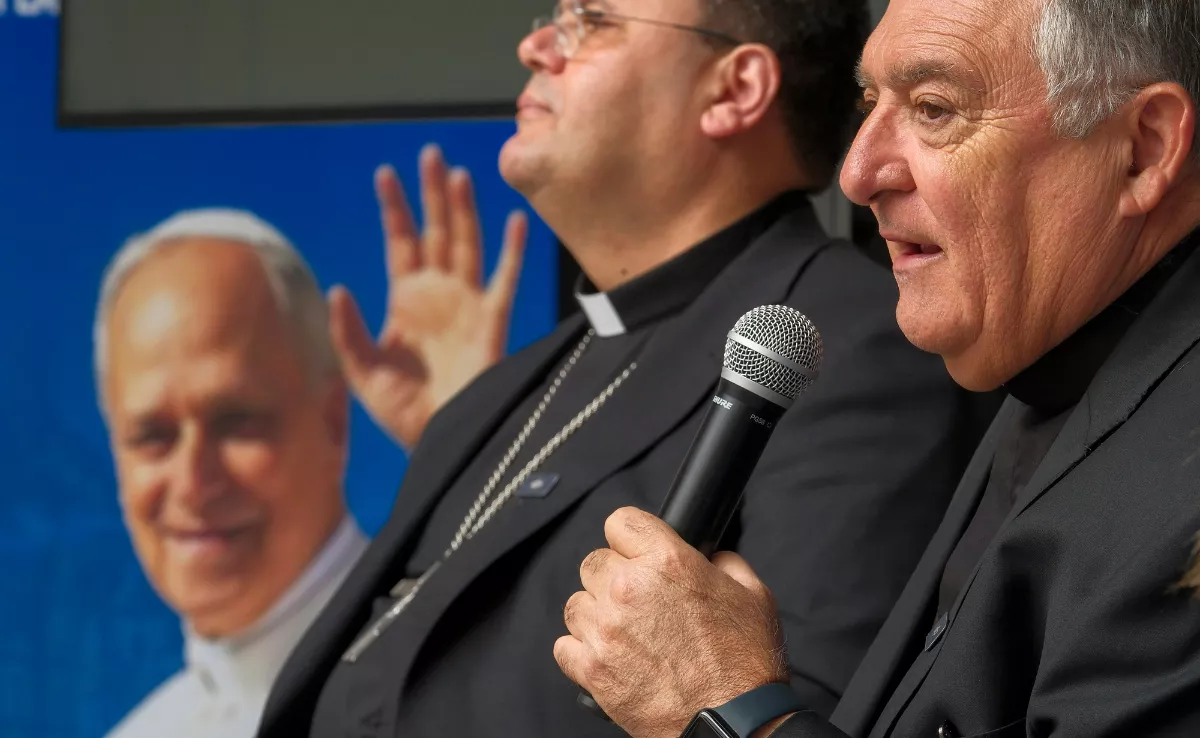 El obispo José Mazuelos junto al obispo auxiliar, Cristóbal Déniz / EFE - ÁNGEL MEDINA G.