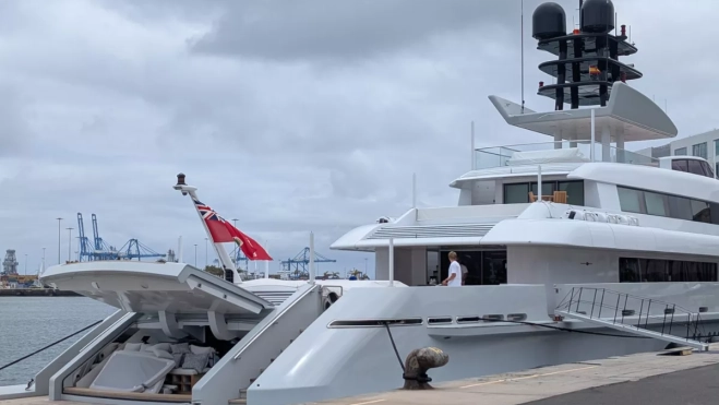 El 'Capricorn', visto desde popa, en el Puerto de Las Palmas. / ATLÁNTICO HOY