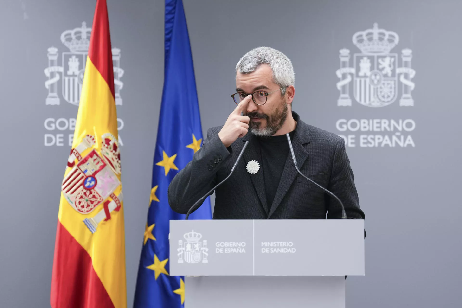 El secretario de Estado de Sanidad, Javier Padilla, ofrece una rueda de prensa en la que detalla el dispositivo de evacuación y repatriación. / EFE - BORJA SÁNCHEZ-TRILLO