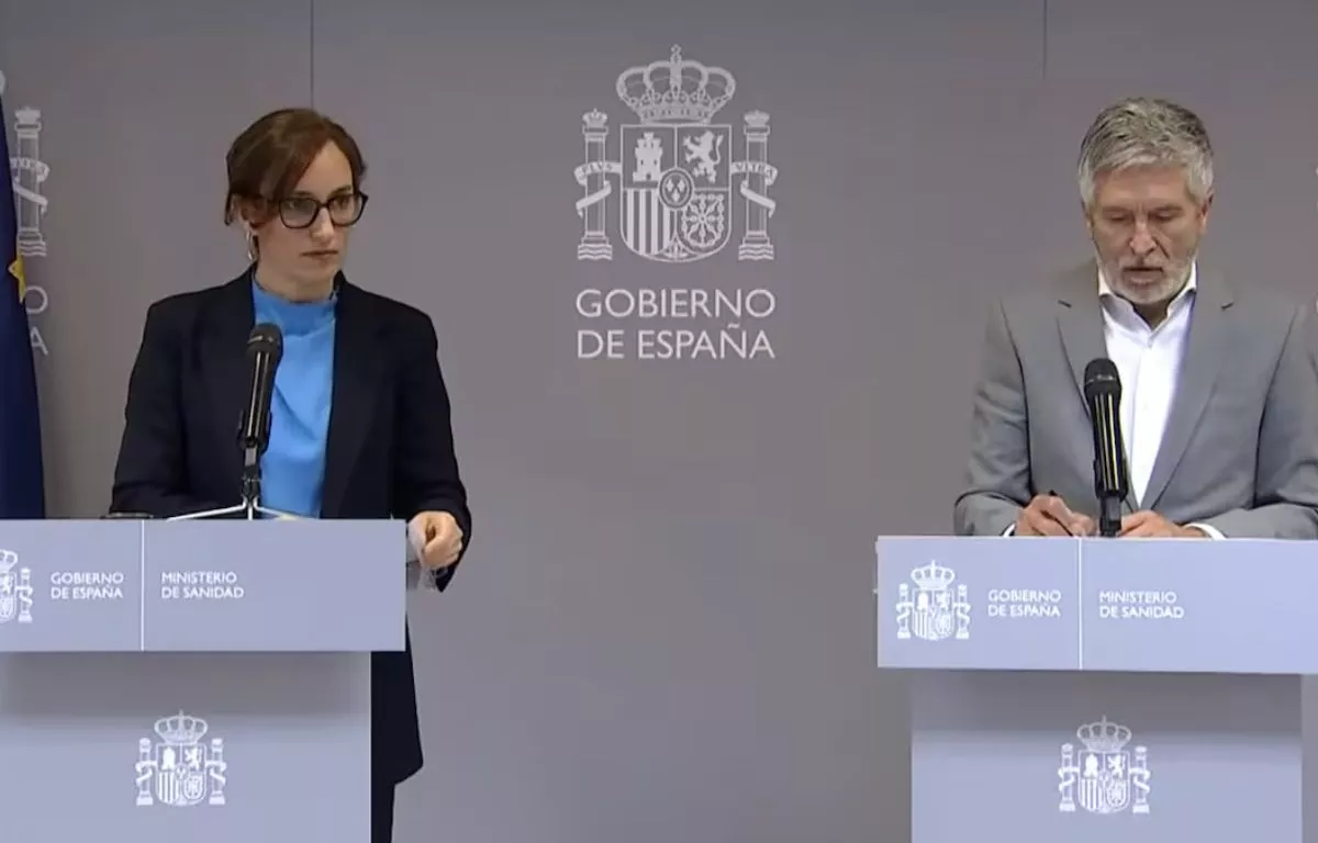 la ministra de Sanidad, Mónica García, y el ministro del Interior, Fernando Grande-Marlaska, durante la rueda de prensa de este sábado. AH