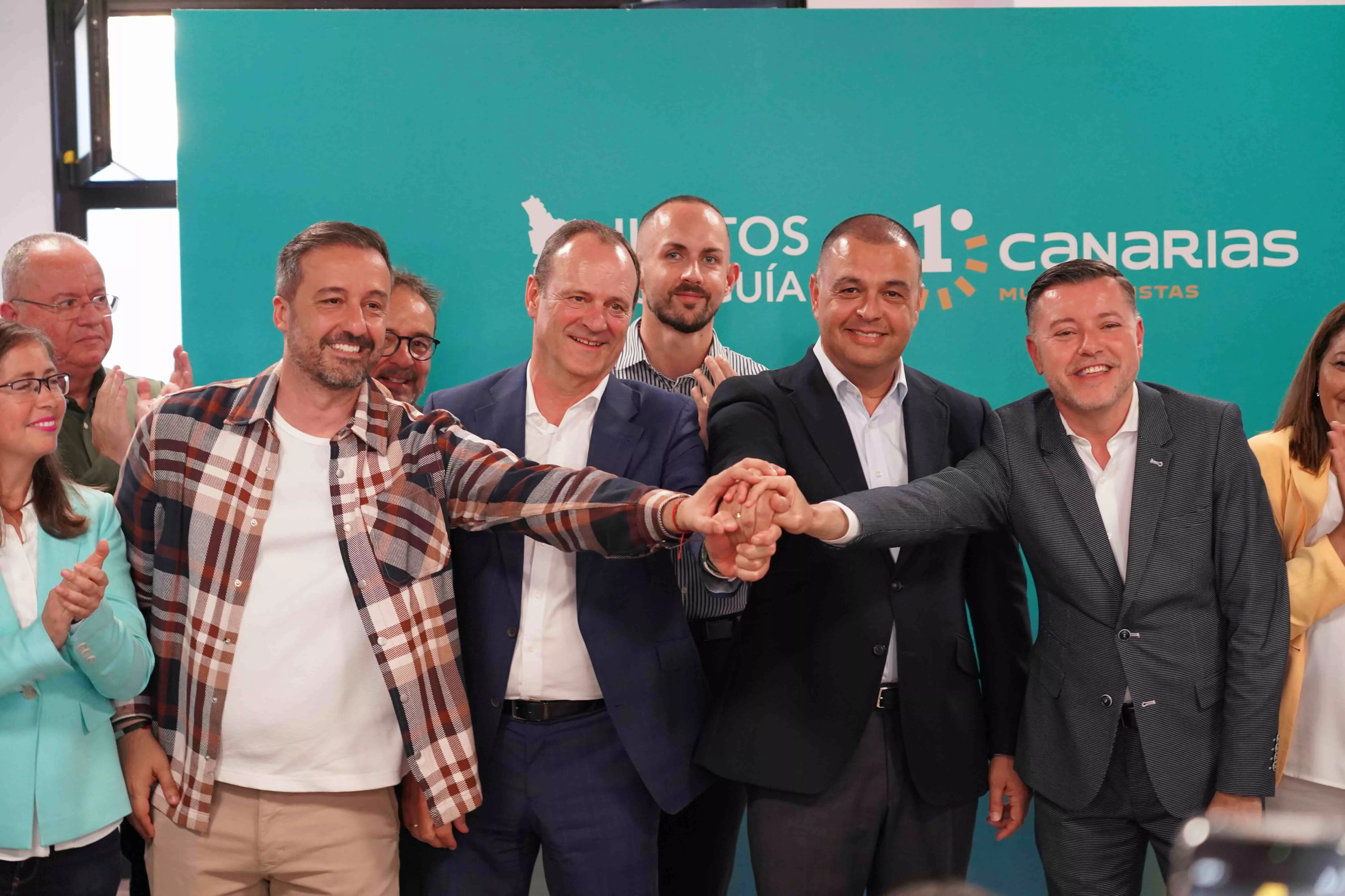 Juan Antonio Peña, Óscar Hernández, Pedro Rodríguez y Teodoro Sosa en el acto de inauguración de la sede de Primero Canarias en Guía, Gran Canaria. AH