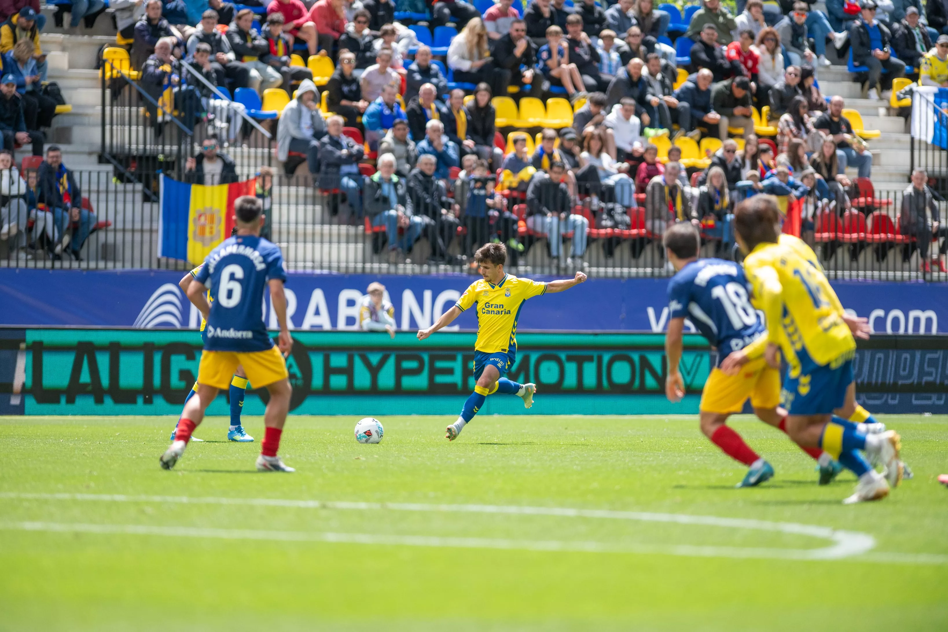 Imagen de archivo de Manu Fuster que se prepara para disparar / . UD LAS PALMAS