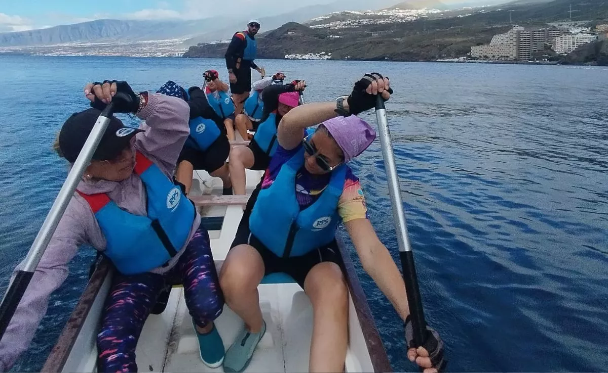 Equipo de Ámate, mujeres supervivientes de cáncer de mama, durante los entrenamientos CEDIDA