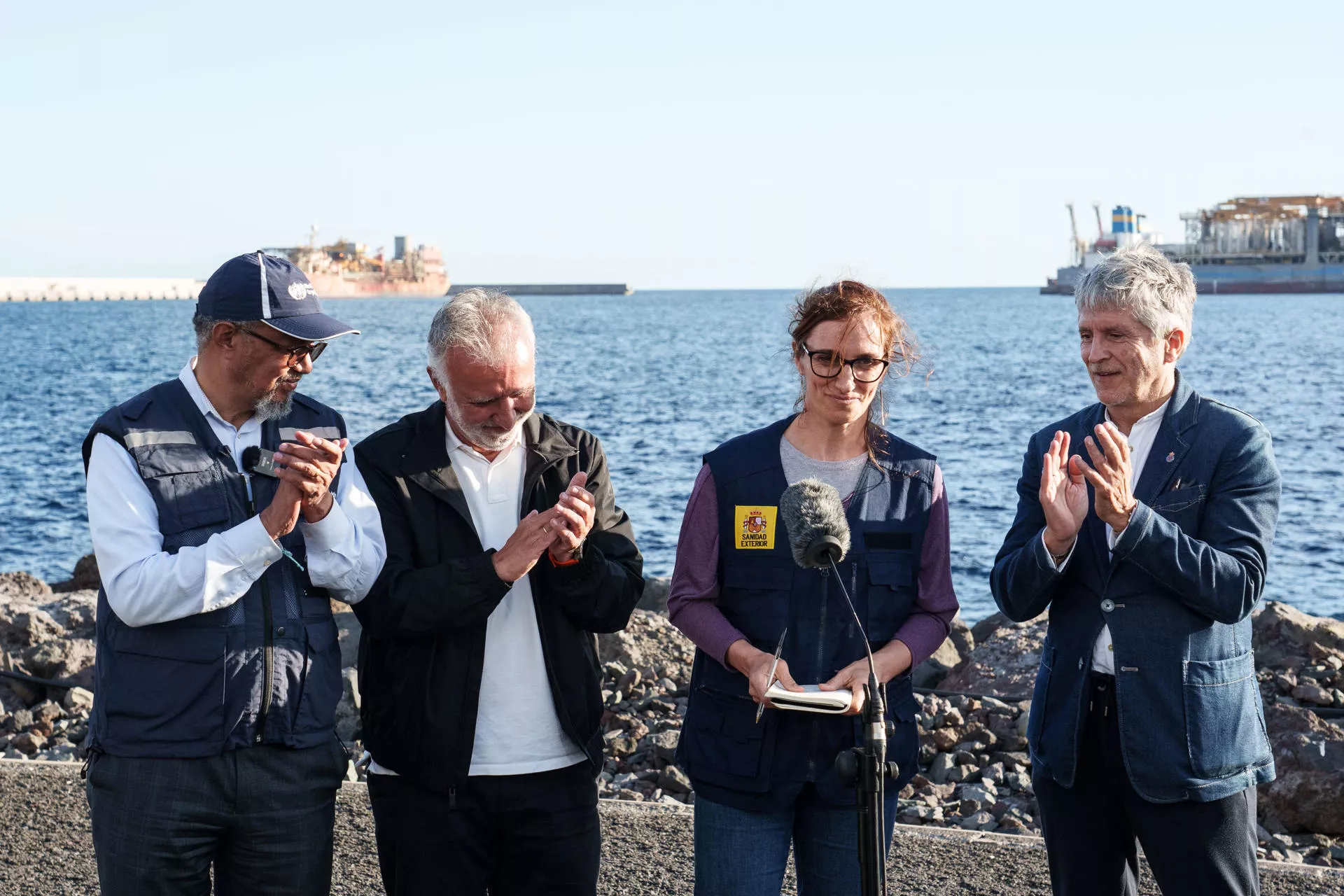 El director general de la Organización Mundial de la Salud, Tedros Adhanom (i) con los ministros de Sanidad, Mónica García (2d); Interior, Fernando Grande Marlaska (d); y de Política Territorial, Ángel Víctor Torres (2i). / RAMÓN DE LA ROCHA-EFE