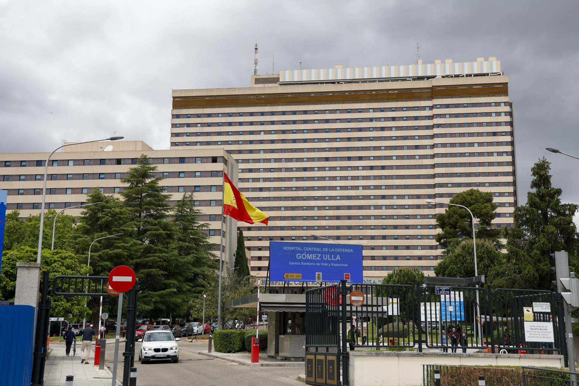 Vista general del Hospital Gómez Ulla en Madrid, este lunes. Los 14 españoles del crucero han pasado la noche tranquilos y sin síntomas en el Gómez Ulla. / EFE