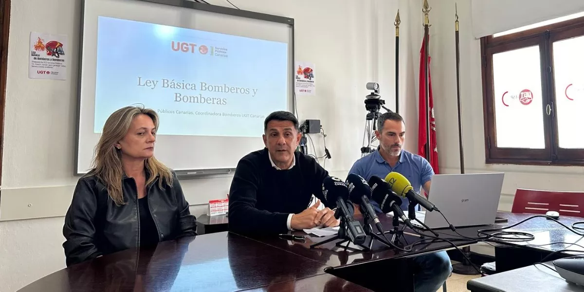 Rueda de prensa de UGT Canarias sobre los bomberos urbanos / ATLÁNTICO HOY - MARCOS MORENO