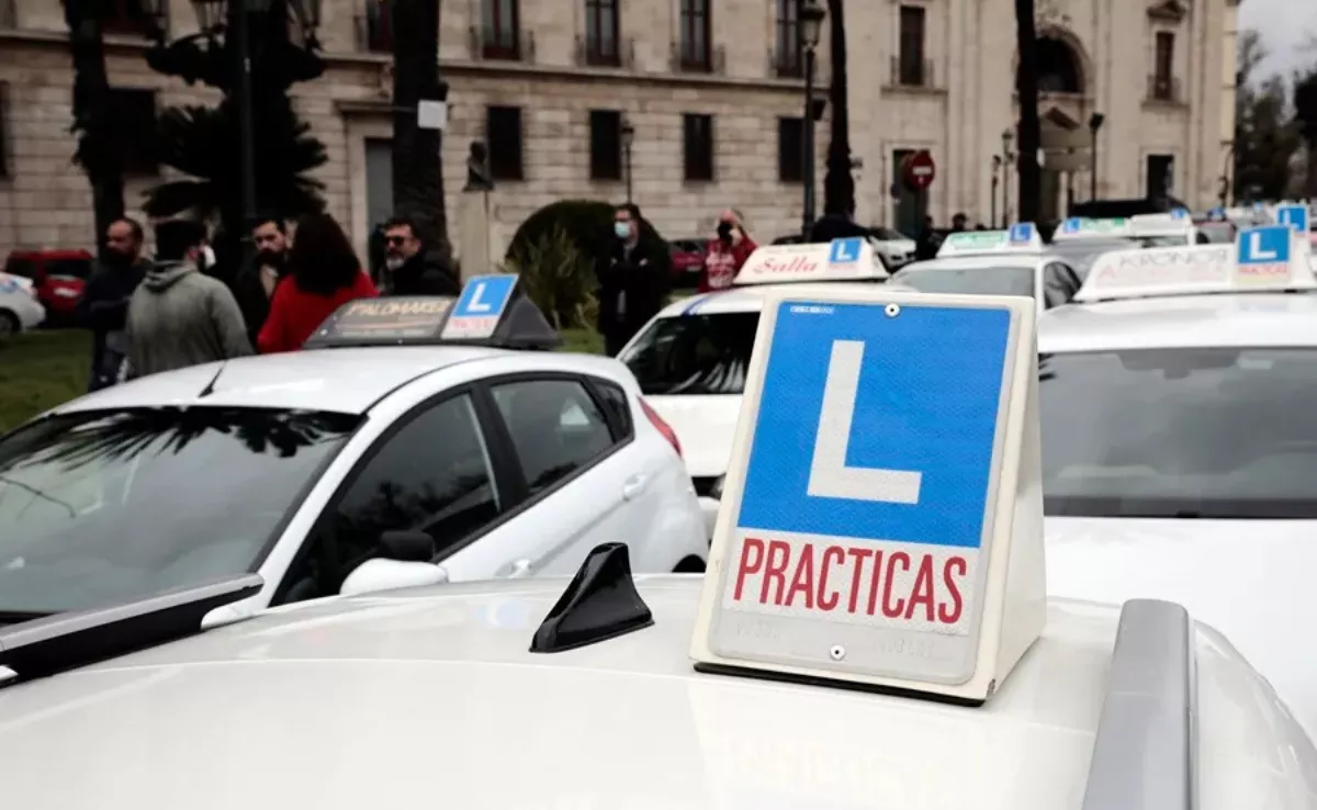 Imagen de coches de autoescuela / EFE