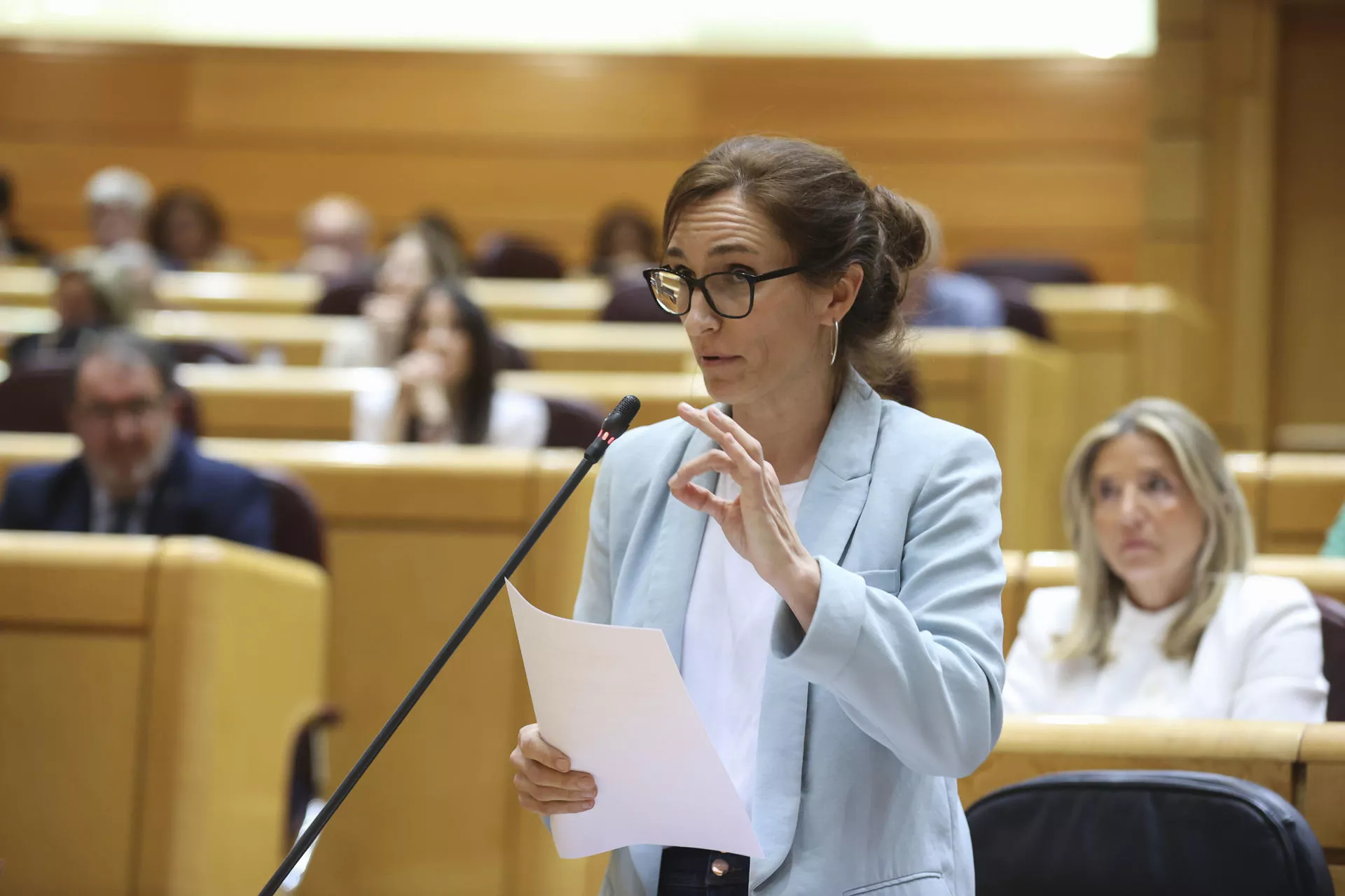 La ministra de Sanidad, Mónica García, interviene durante la sesión de control al Gobierno celebrada este martes en el pleno del Senado. / EFE-VÍCTOR LERENA