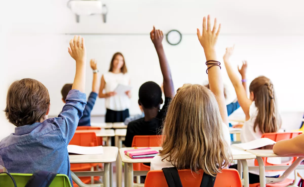 Imagen de unos niños en el colegio / CANVA