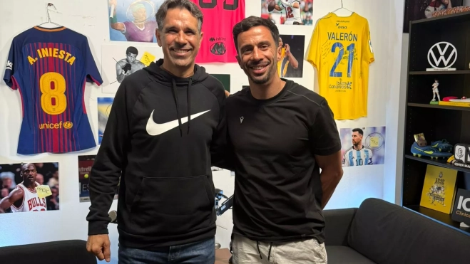 Juan Carlos Valerón, invitado reciente del pódcast junto con el conductor, Hernán Santana. 