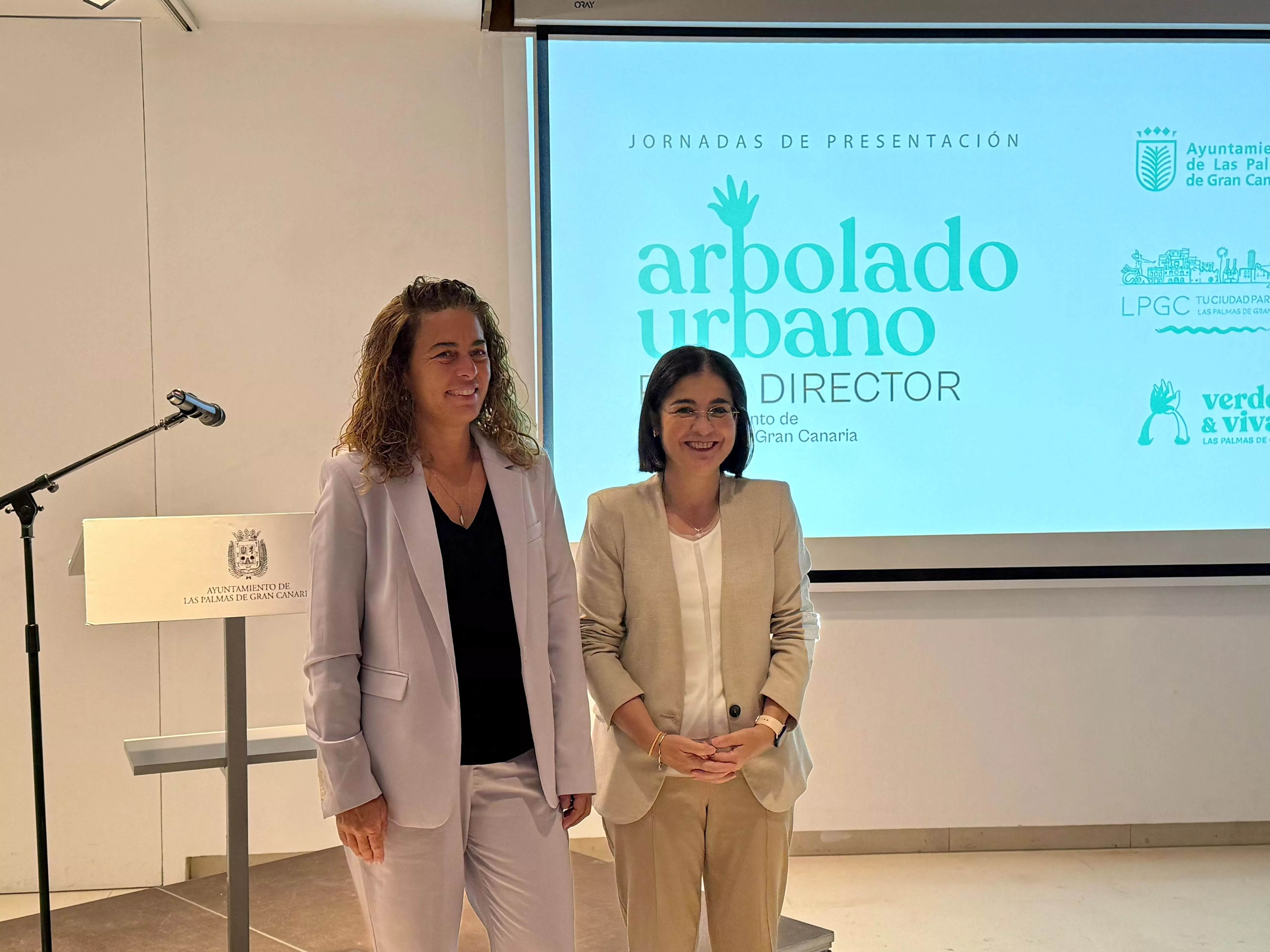 Carolina Darias y Gemma Martínez Soliño durante la presentación del Plan director del arbolado de la capital grancanaria. AH