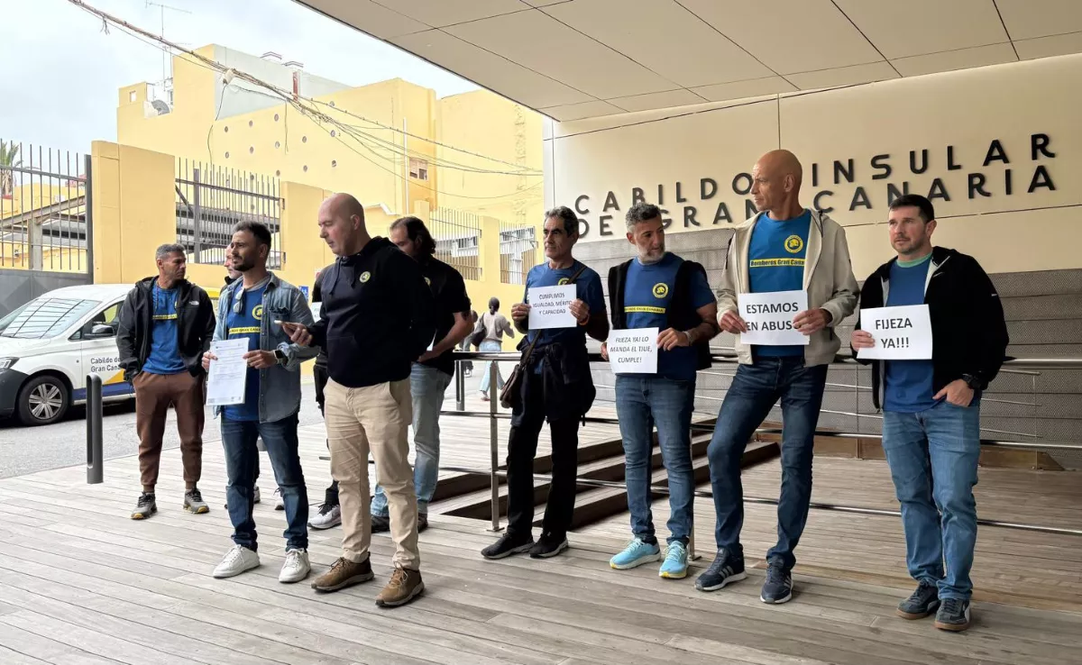 Bomberos interinos en un encuentro con los medios / CEDIDA