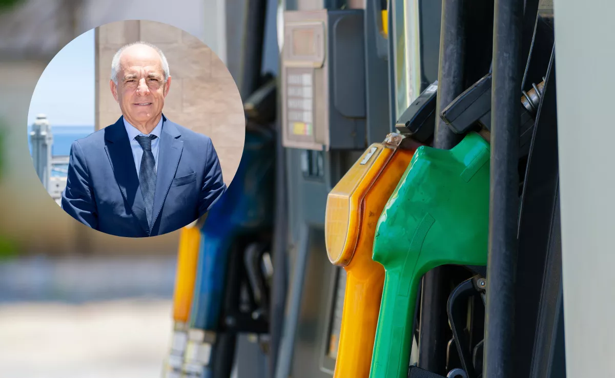 El presidente de la Cámara de Comercio de Santa Cruz de Tenerife, Santiago Sesé, y unos surtidores. / CEDIDA-IMAGEN RED