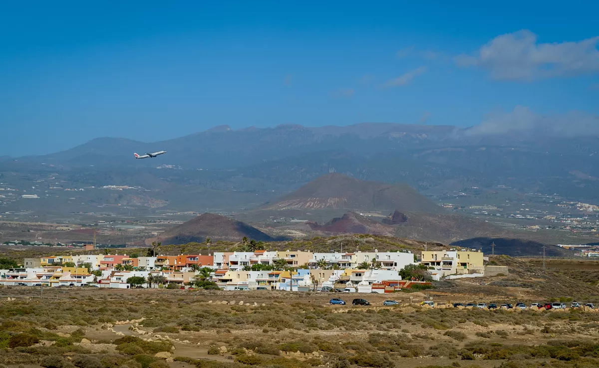 Un avión despegando desde el aeropuerto Tenerife Sur. / IMAGEN DE LA RED
